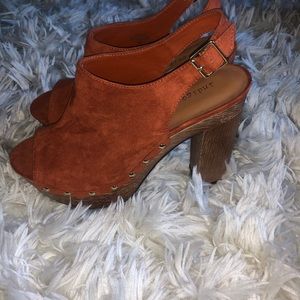 Indigo Women suede 5 inches heels size 9/5.